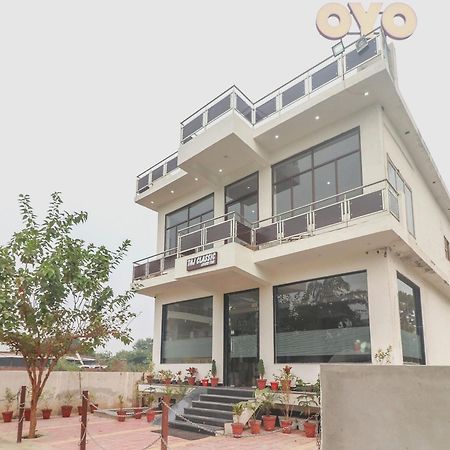 Oyo62646塔吉经典酒店 Tājganj 外观 照片