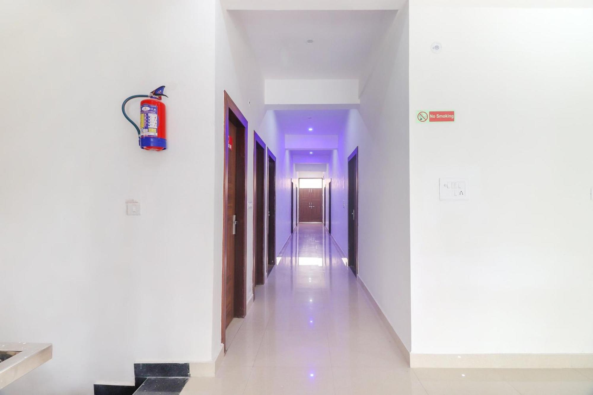 Oyo62646塔吉经典酒店 Tājganj 外观 照片